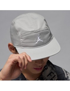GORRA DE VISERA PLANA JORDAN FLY