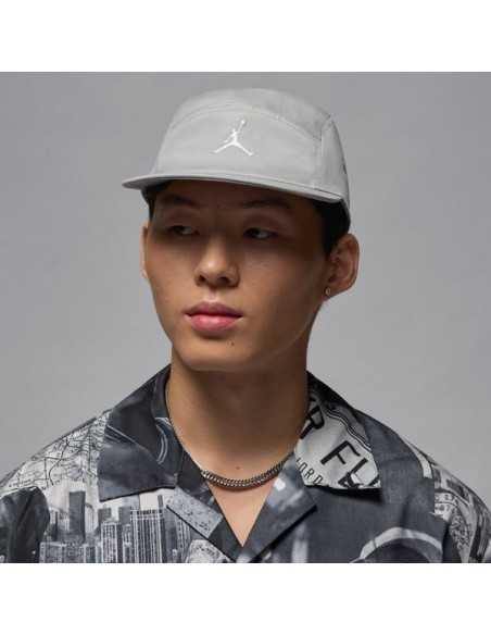 GORRA DE VISERA PLANA JORDAN FLY
