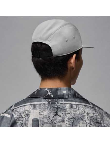 GORRA DE VISERA PLANA JORDAN FLY