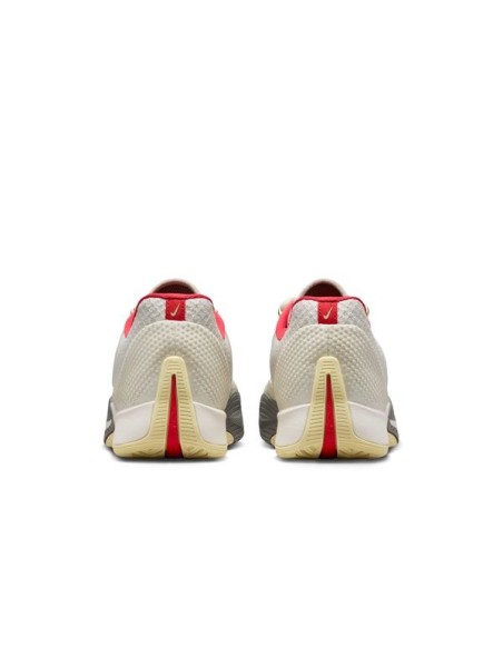 NIKE STREET FLARE