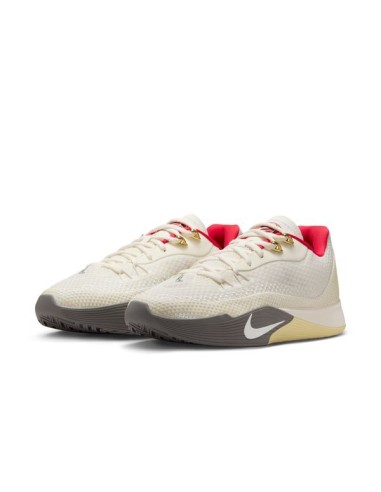 NIKE STREET FLARE